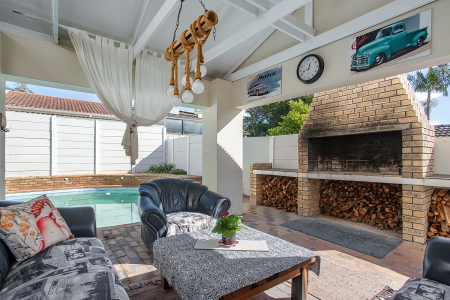 7 Bedroom Property for Sale in Uitsig Western Cape